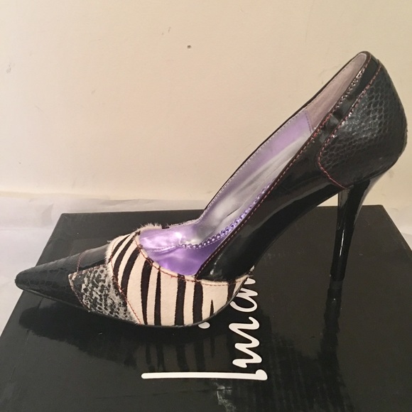 New In Box Multi pattern Black Patent Leather Pump - Picture 3 of 4